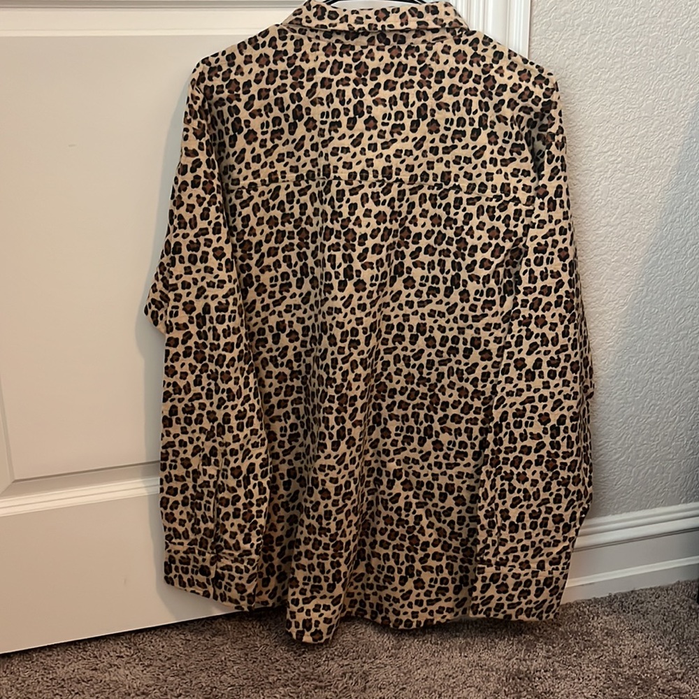 Casual Country leopard button down - Picture 3 of 3